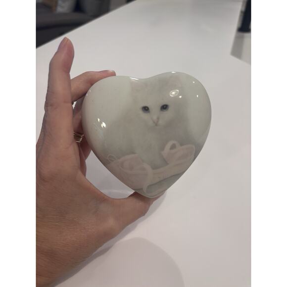 Vintage Heart Shaped OTAGIRI Porcelain Cat and Ballet Slipper Music Box "Memory" - Picture 3 of 7